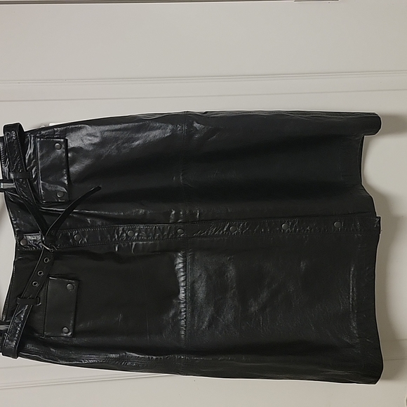 DYNK 100 percent leather front snap button black skirt - Picture 2 of 7